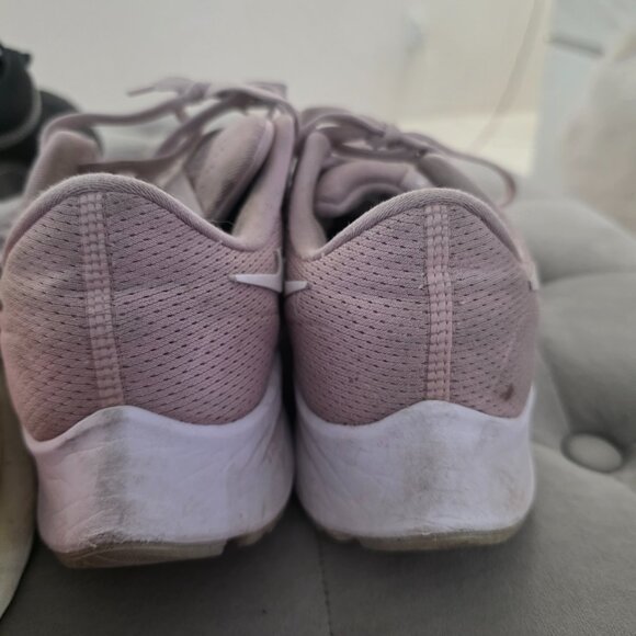 Nike Shoes, 10.5 Womens - Picture 5 of 9